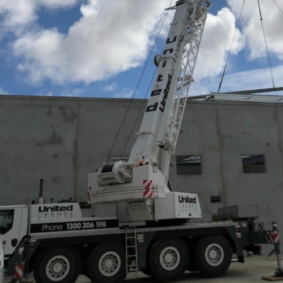 united cranes crane hire